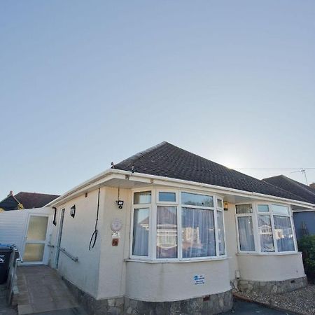 Hilda'S Retreat Accessible Wheel Chair Friendly With Hoist Poole Bagian luar foto