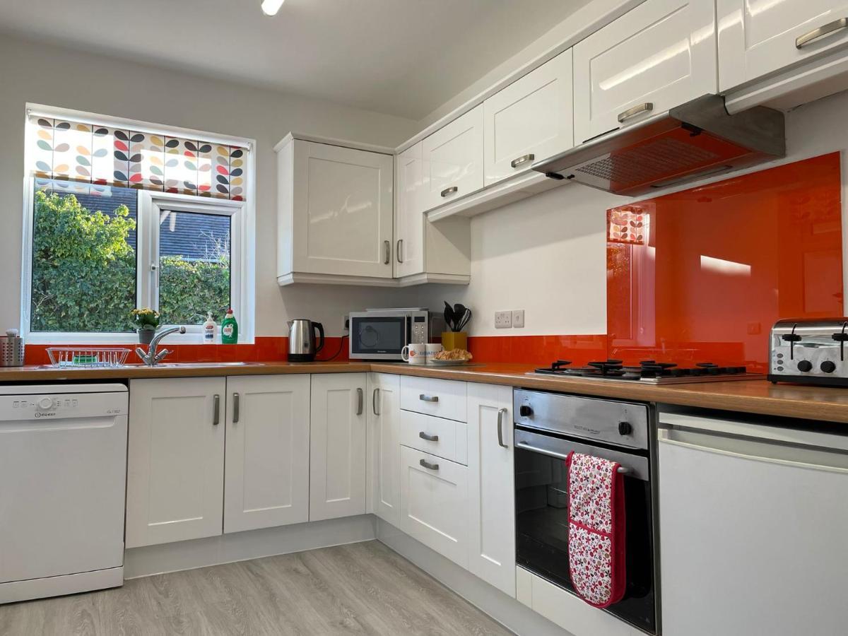 Hilda'S Retreat Accessible Wheel Chair Friendly With Hoist Poole Bagian luar foto