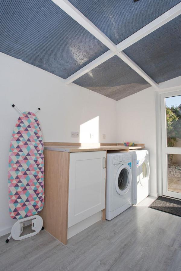 Hilda'S Retreat Accessible Wheel Chair Friendly With Hoist Poole Bagian luar foto