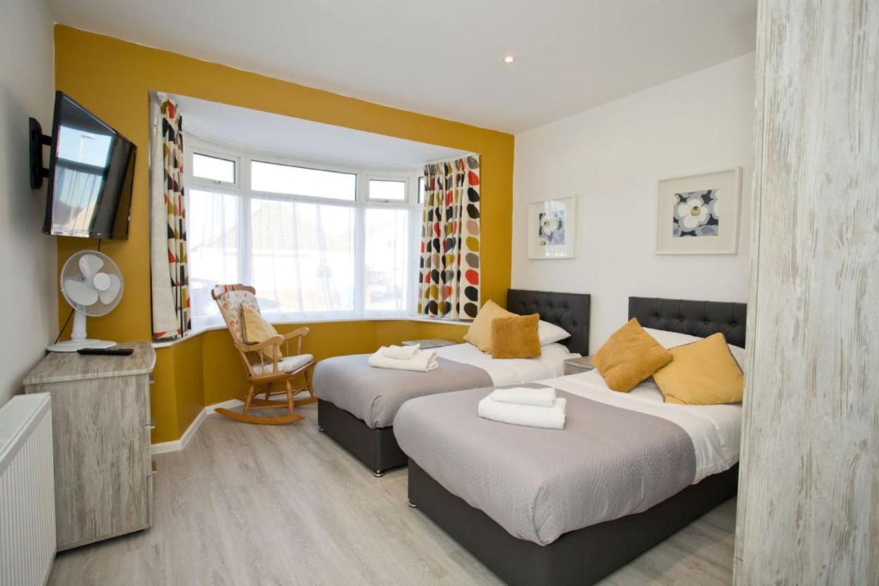Hilda'S Retreat Accessible Wheel Chair Friendly With Hoist Poole Bagian luar foto