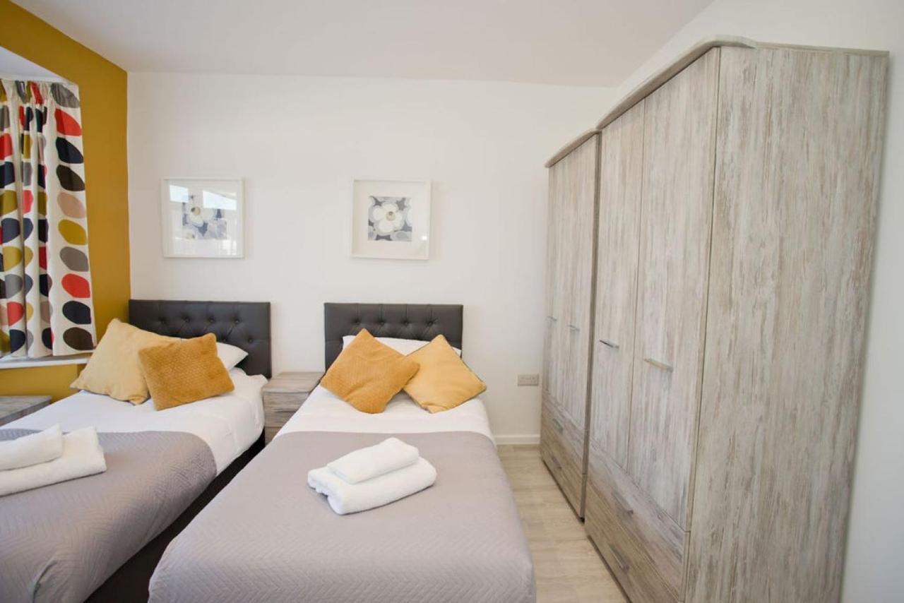 Hilda'S Retreat Accessible Wheel Chair Friendly With Hoist Poole Bagian luar foto