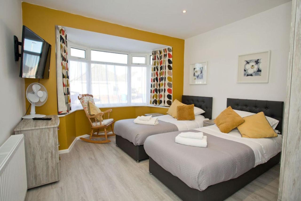 Hilda'S Retreat Accessible Wheel Chair Friendly With Hoist Poole Bagian luar foto