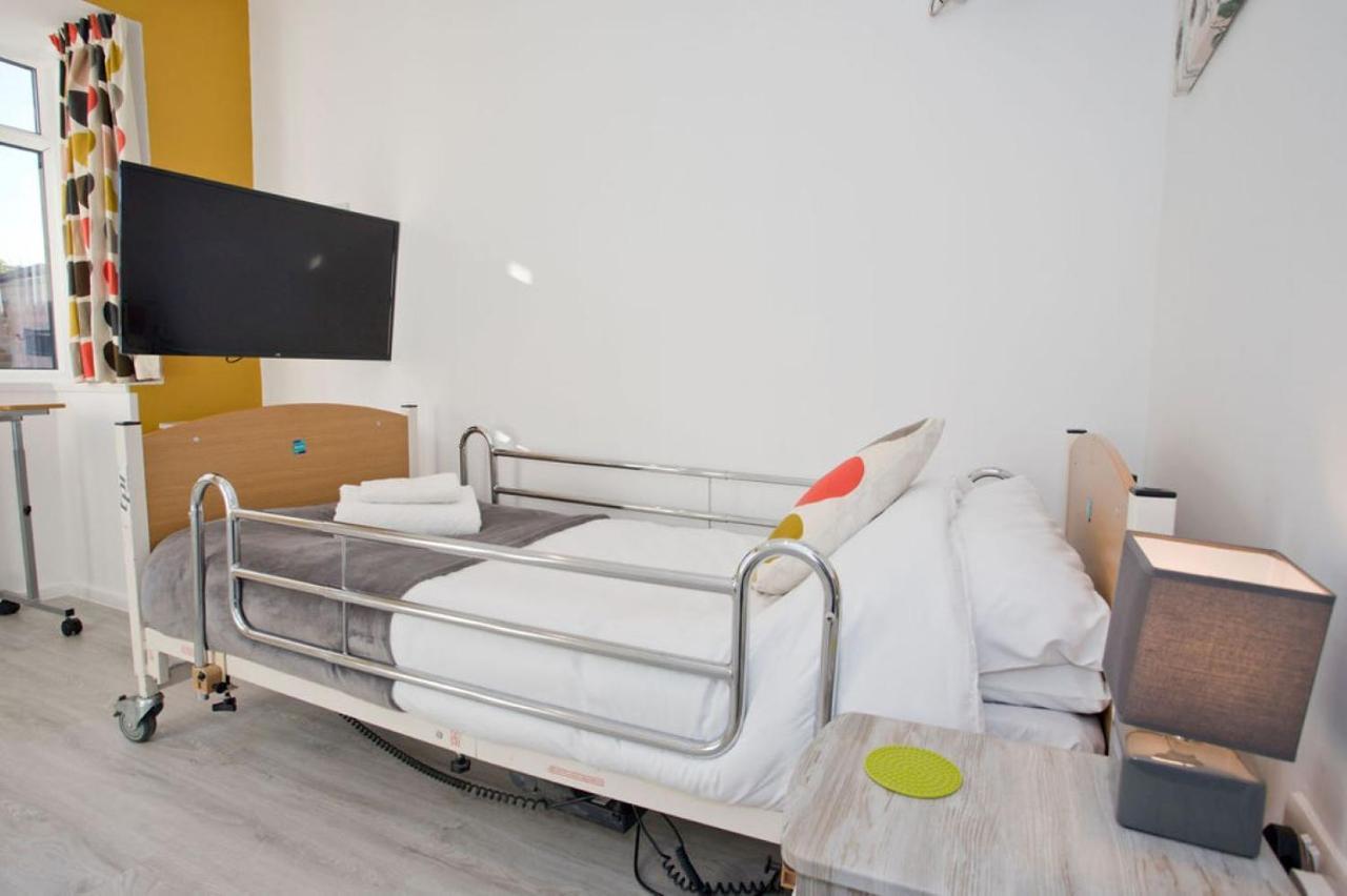 Hilda'S Retreat Accessible Wheel Chair Friendly With Hoist Poole Bagian luar foto