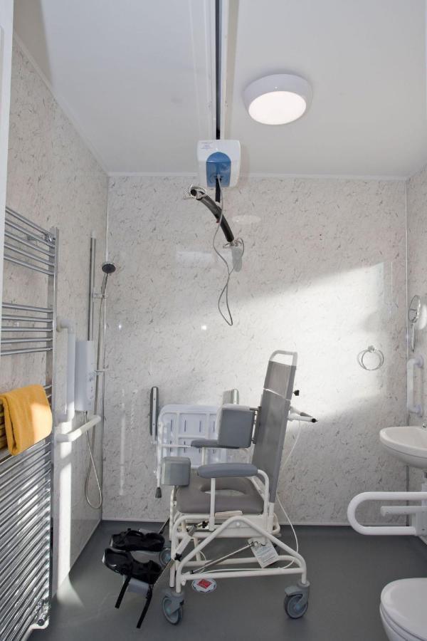 Hilda'S Retreat Accessible Wheel Chair Friendly With Hoist Poole Bagian luar foto