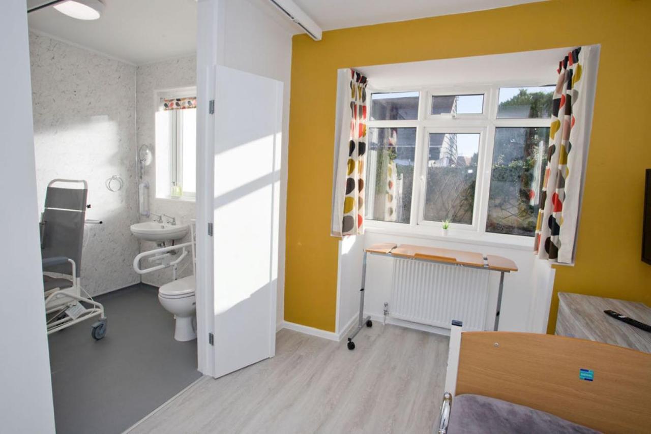 Hilda'S Retreat Accessible Wheel Chair Friendly With Hoist Poole Bagian luar foto