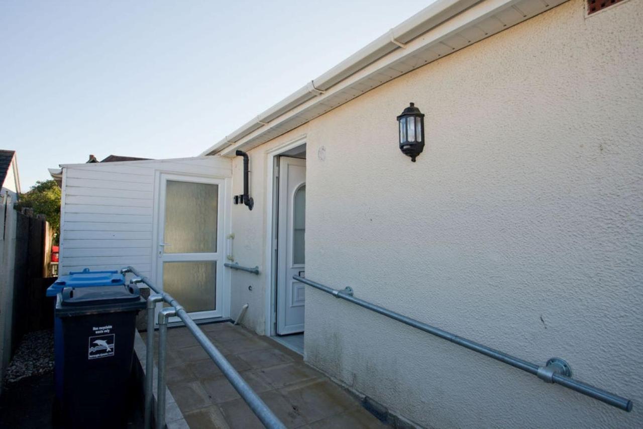 Hilda'S Retreat Accessible Wheel Chair Friendly With Hoist Poole Bagian luar foto