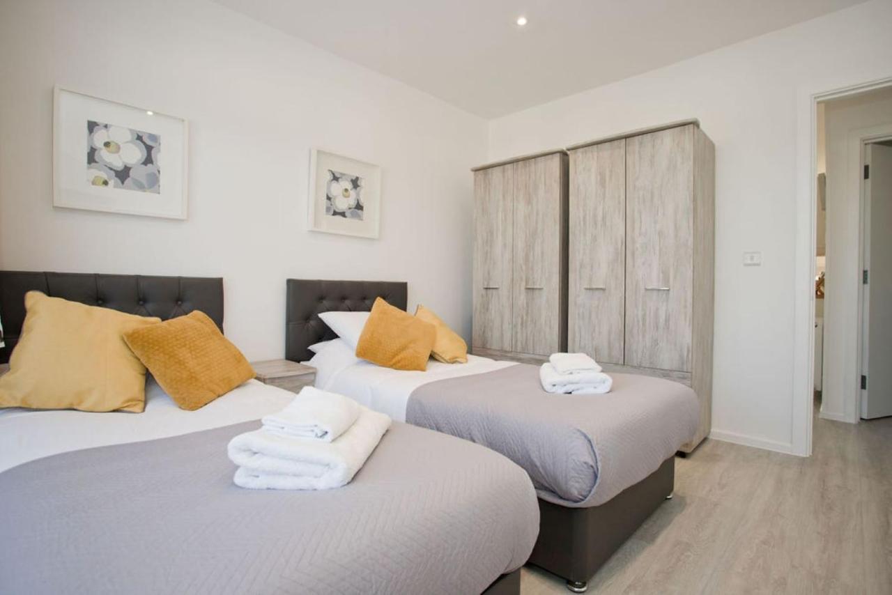 Hilda'S Retreat Accessible Wheel Chair Friendly With Hoist Poole Bagian luar foto