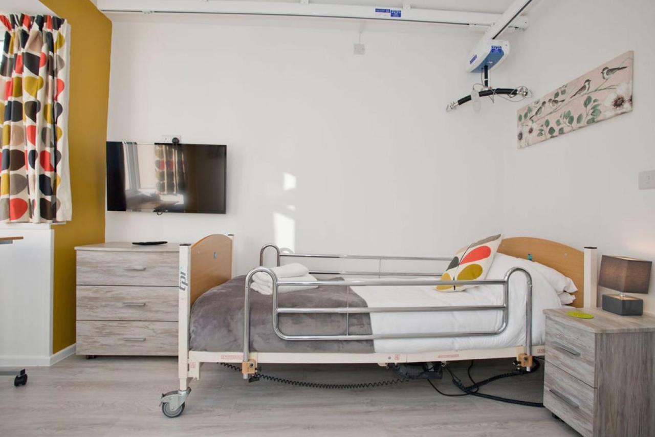 Hilda'S Retreat Accessible Wheel Chair Friendly With Hoist Poole Bagian luar foto