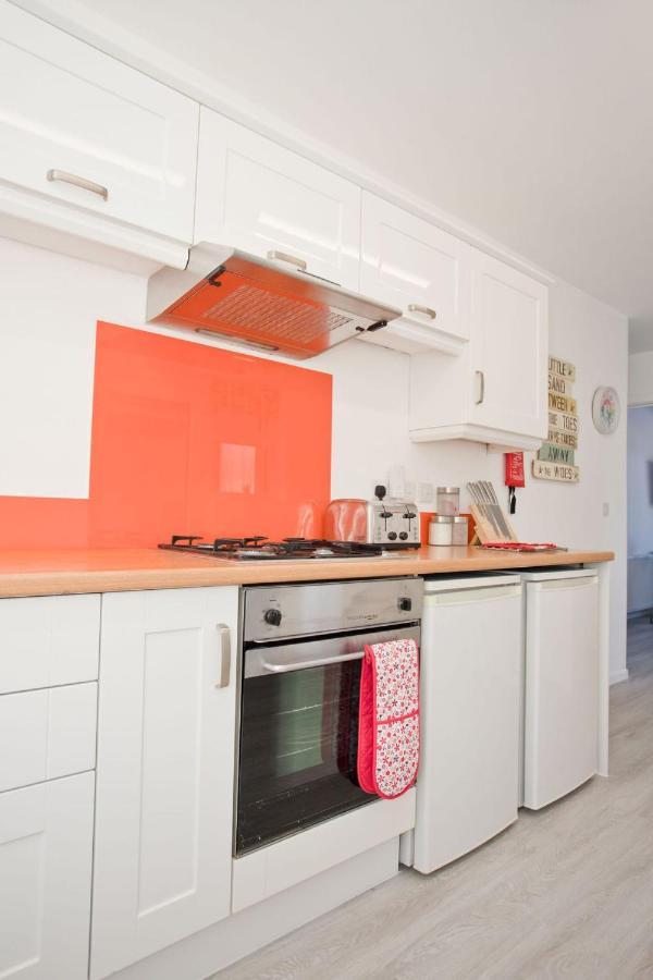 Hilda'S Retreat Accessible Wheel Chair Friendly With Hoist Poole Bagian luar foto