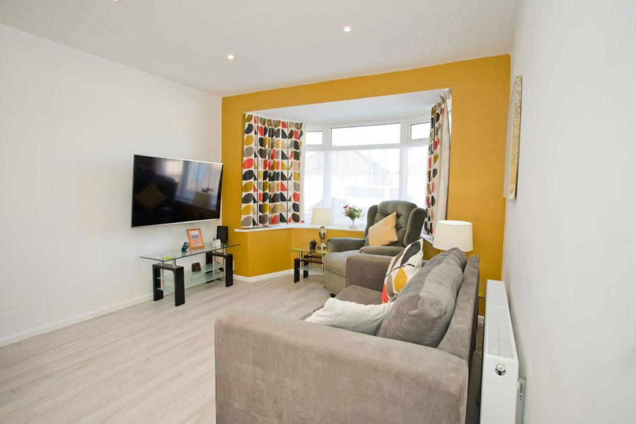 Hilda'S Retreat Accessible Wheel Chair Friendly With Hoist Poole Bagian luar foto