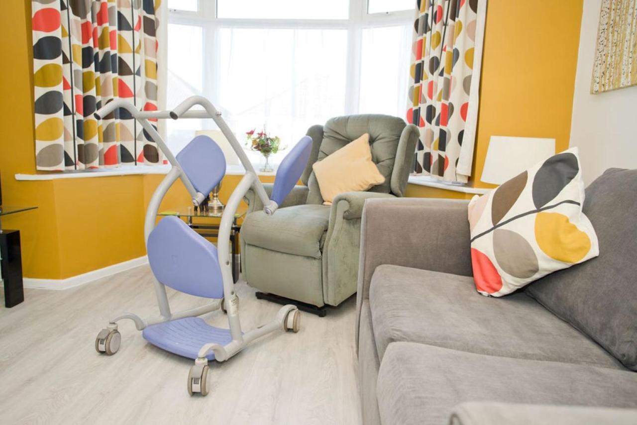 Hilda'S Retreat Accessible Wheel Chair Friendly With Hoist Poole Bagian luar foto
